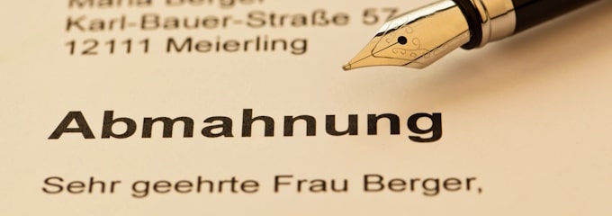 Arbeitnehmer können eine Abmahnung anfechten, wenn diese fehlerhaft oder ungerechtfertigt ist.
