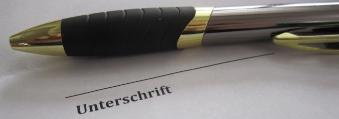 Abmahnung unterschreiben: „Zur Kenntnis genommen“ kann ein hilfreicher Zusatz sein.