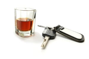 Ein alkoholsüchtiger Polizist wurde entlassen, weil er unter anderem unter Alkoholeinfluss eine Verkehrsstraftat begangen hat.