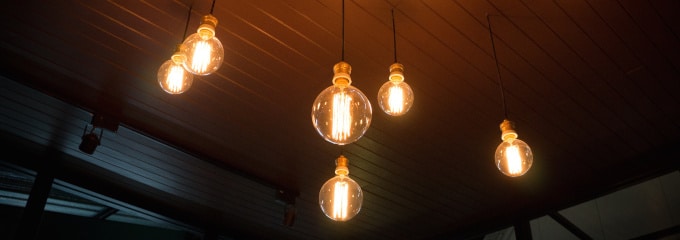 In der Arbeitsstättenverordnung wird unter anderem die Beleuchtung am Arbeitsplatz thematisiert.