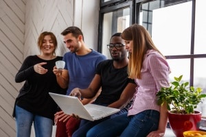 Kann bei Arbeitszeitbetrug ohne Abmahnung gekündigt werden?