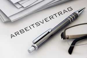 Es wird nicht im Arbeitszeitgesetz geregelt, ob Überstunden durch den Freizeitausgleich abgegolten werden – das tut der Arbeitsvertrag.