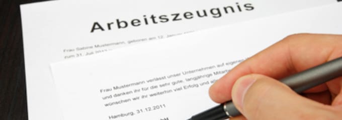 Arbeitszeugnis anfordern: Unser Muster hilft Ihnen bei der Formulierung.