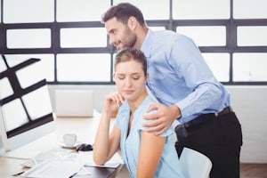 Steht im Arbeitszeugnis, dass sexuelle Belästigung vorlag?