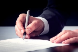 Ein Aufhebungsvertrag muss in Schriftform und auf Papier erfolgen.