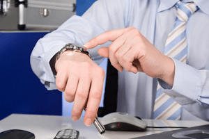 Der Ausgleich von Mehrarbeit wird entweder mit Gehalt oder Freizeitausgleich abgegolten.