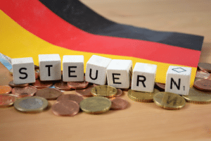 Betriebliche Altersvorsorge (Zusatzversorgung) per Gehaltsumwandlung: Steuern müssen Sie zahlen, wenn der Betrag 322 Euro überschreitet.