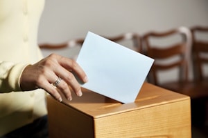 Betriebsratswahl: Alle Arbeitnehmer, die ihr 16. Lebensjahr vollendet haben, dürfen wählen.