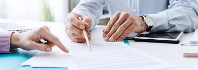 Sie müssen die Verpflichtung zum Datenschutz nicht im Arbeitsvertrag, sondern in einer separaten Verpflichtungserklärung unterschreiben.