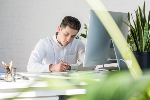 Beim Desk Sharing werden die Regeln normalerweise vom Arbeitgeber vorgegeben.