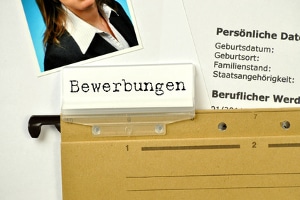 Die Bewerbungsmappe wird nach wie vor von Arbeitnehmern gefordert