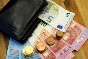 Beim Elterngeld ist der Geschwisterbonus auf maximal 180 Euro pro Monat begrenzt.