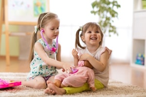 Sie erhalten beim Elterngeld den Geschwisterbonus unter der Voraussetzung, dass bereits eins/mehrere Kinder im Haushalt leben.