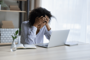 Fürsorgepflicht vom Arbeitgeber: Die psychische Gesundheit des Arbeitnehmers spielt eine genauso wichtige Rolle wie die körperliche.