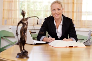 Wurde der Antrag auf Gleichstellung abgelehnt, kann Sie ein Anwalt beim Widerspruch unterstützen.