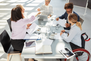Zum Gleichstellungsantrag gehört eine Begründung. Beispiele dafür können Probleme bei der Jobsuche oder am Arbeitsplatz sein.