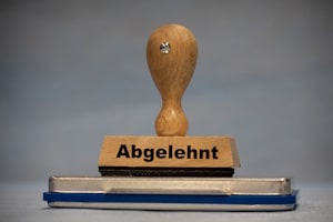 Arbeitgeber dürfen die innerbetriebliche Versetzung ablehnen, wenn der Arbeitnehmer diese beantragt.