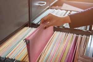 Um das Insolvenzgeld zu beantragen, müssen die Voraussetzungen gemäß § 165 SGB III erfüllt sein.