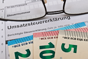 Die Karenzentschädigung ist grundsätzlich steuerpflichtig.