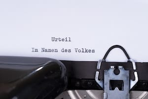 Bei einer Kündigungsschutzklage entstehen Gerichtskosten und Anwaltskosten.