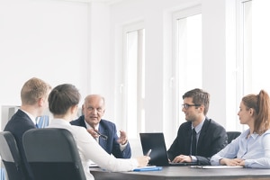 Der Lärmschutz im Büro sollte ernst genommen werden.