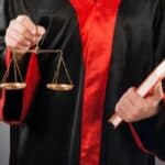 Ein Landesarbeitsgericht hat entschieden, dass ein erschlichenes Arbeitszeugnis zurückgegeben werden muss.