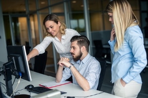 Physische und auch psychische Belastung am Arbeitsplatz können vermieden werden, wenn das Unternehmen sich bemüht.