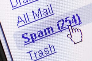 Private Mail abrufen? Die Überwachung des Arbeitgeber kann sich auch auf den Computer erstrecken.