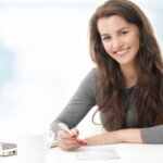 Eine Studie hat ergeben, dass nur die Hälfte der deutschen Arbeitnehmer Urlaubsgeld erhält.